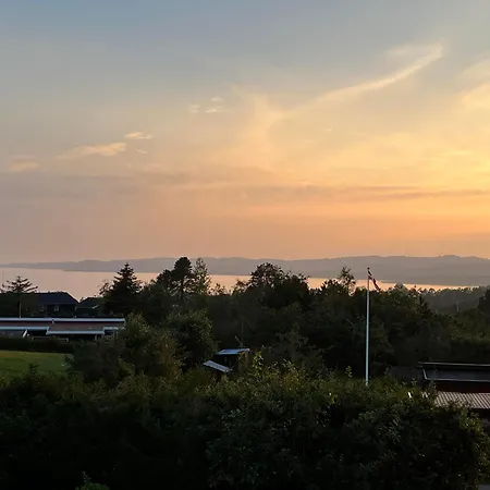 Beautiful Two-story Near With Sea View *