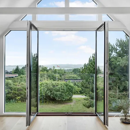 Ferienhaus Beautiful Two-story Near With Sea View